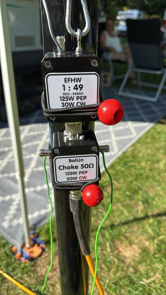 End-fed half wave transformer and choke on the mast