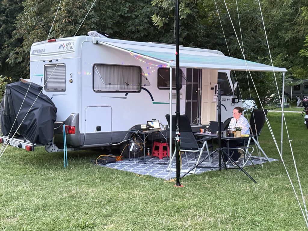 Portable station next to the mobile home in Dinant