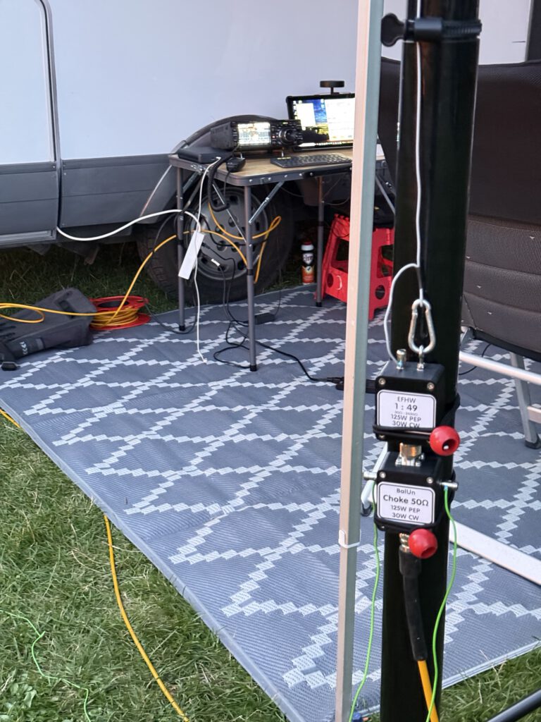 Radio table and antenna mast under the awning