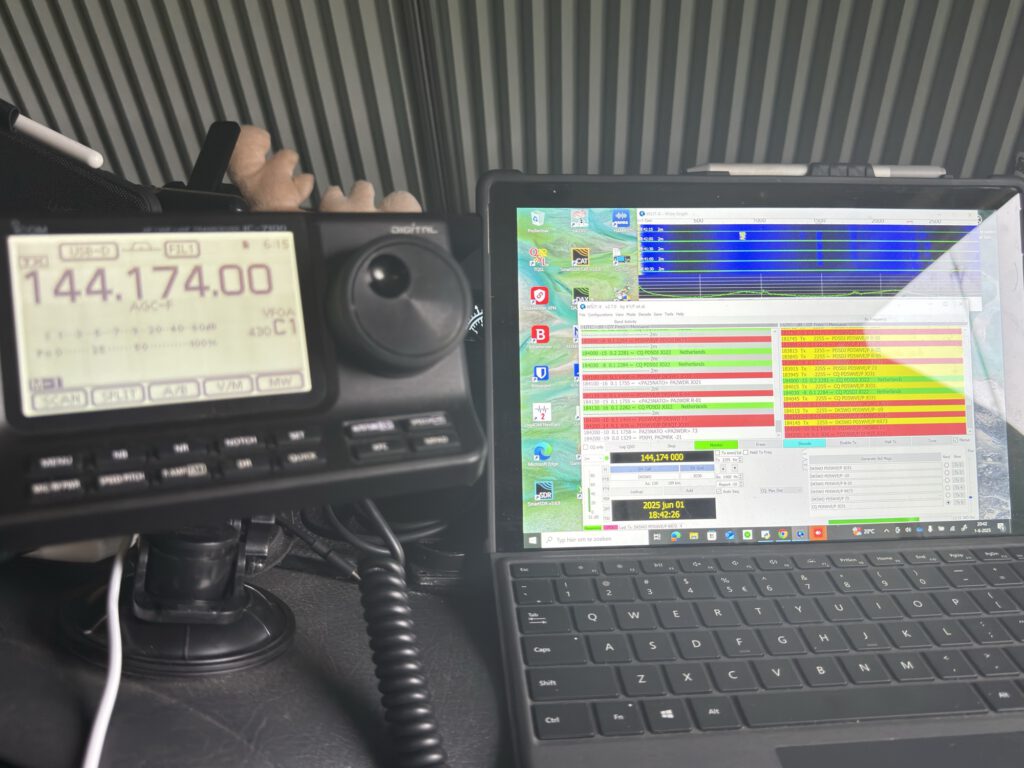 Icom IC-7100 on 144.174 MHz with WSJT-X for FT8