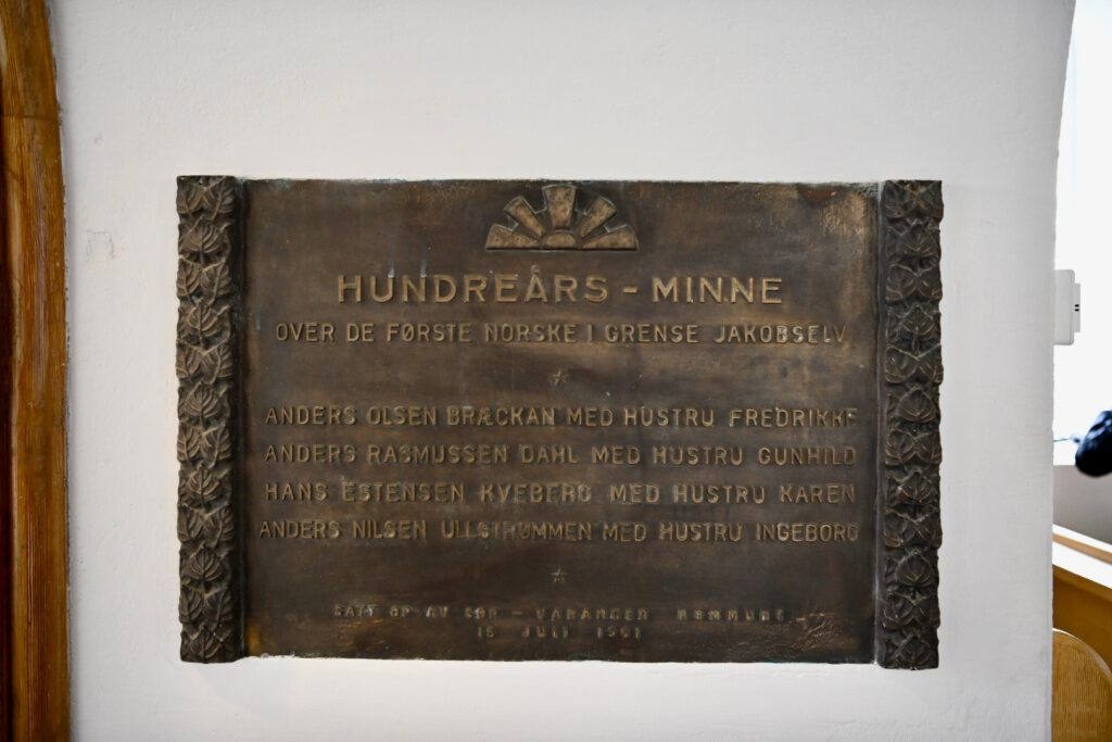 Centenary plaque for the first settlers of Grense Jakobselv