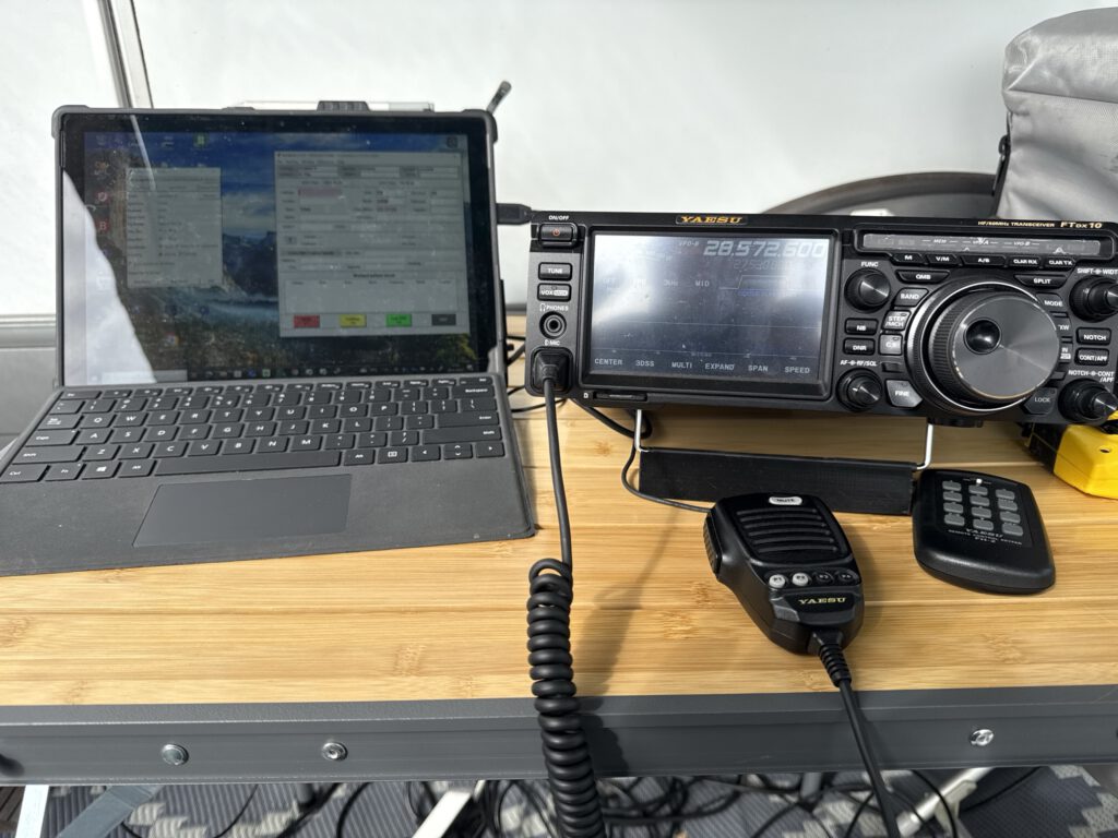 Yaesu FTDX-10 and laptop in the mobile home, Kessel-Eik